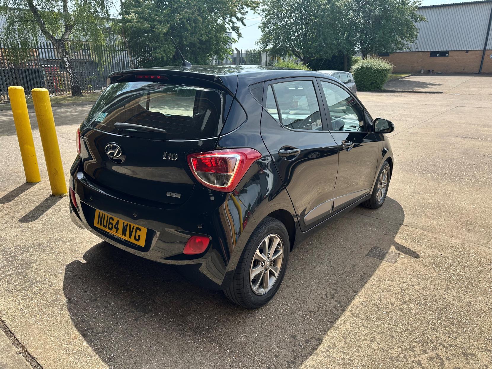 Hyundai i10 1.2 Premium Hatchback 5dr Petrol Manual Euro 5 (87 ps)