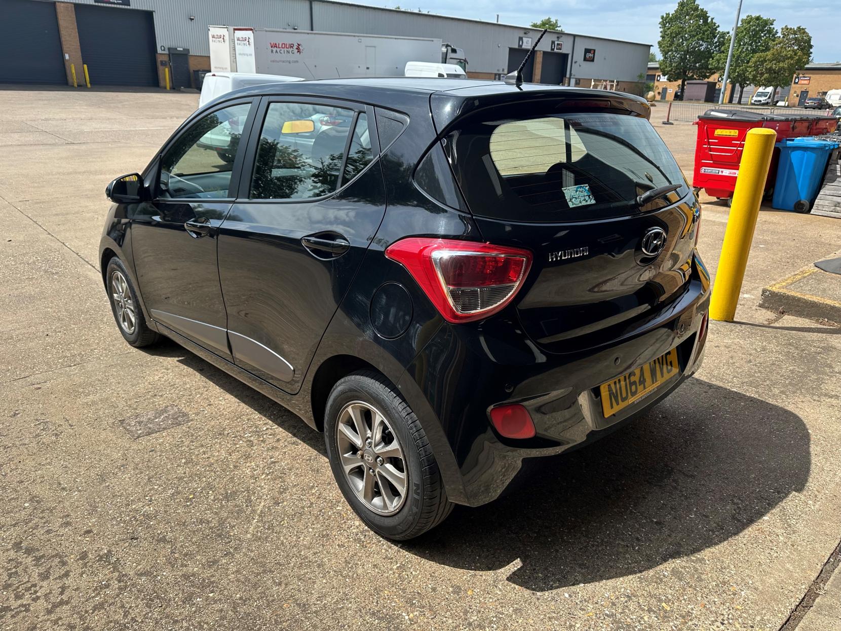 Hyundai i10 1.2 Premium Hatchback 5dr Petrol Manual Euro 5 (87 ps)