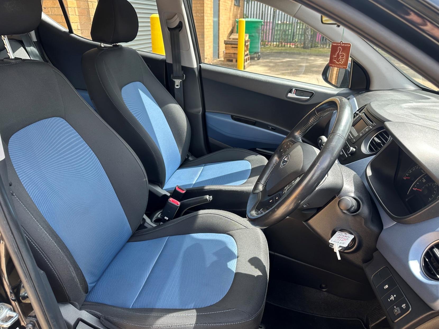 Hyundai i10 1.2 Premium Hatchback 5dr Petrol Manual Euro 5 (87 ps)