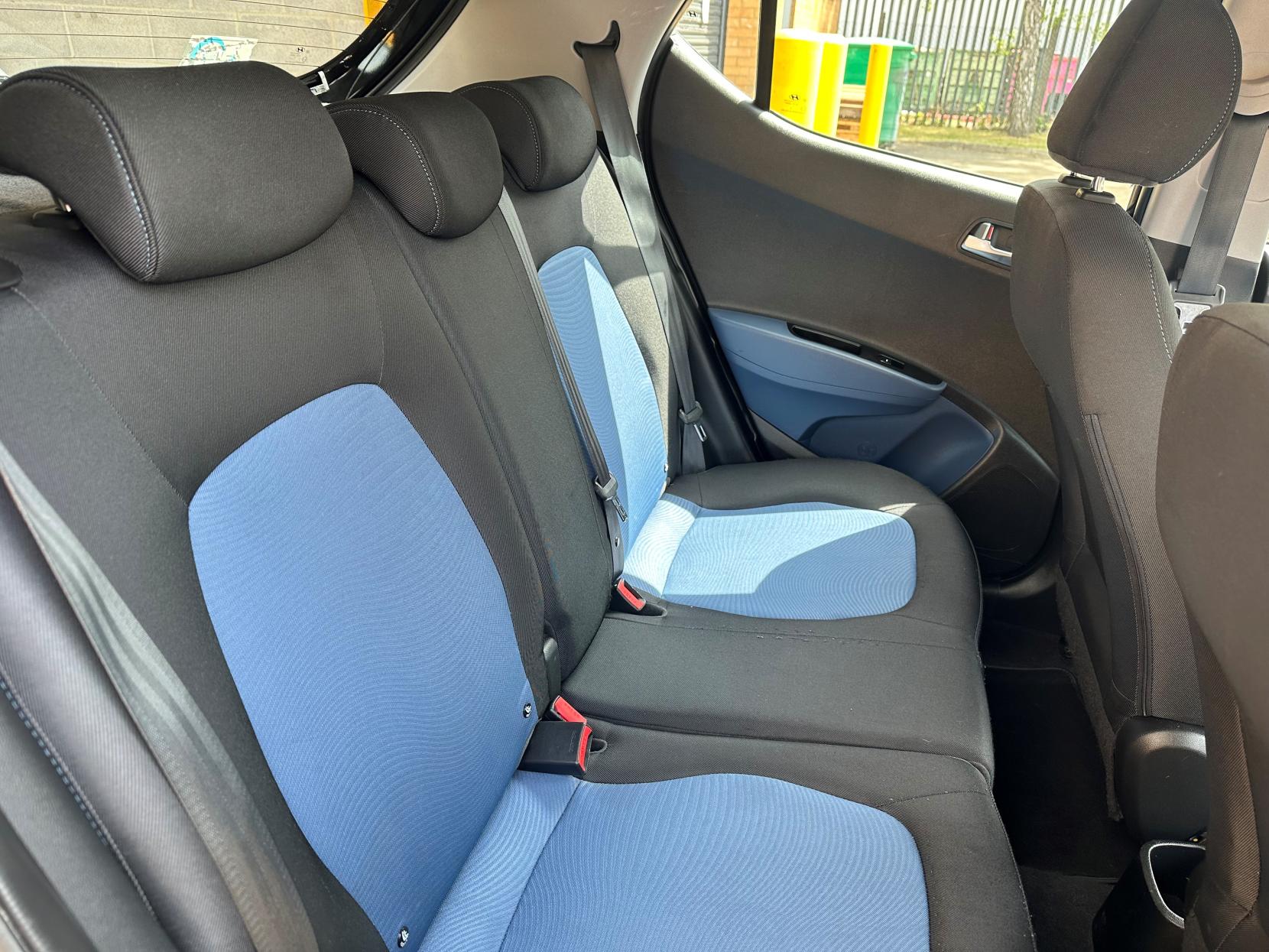 Hyundai i10 1.2 Premium Hatchback 5dr Petrol Manual Euro 5 (87 ps)
