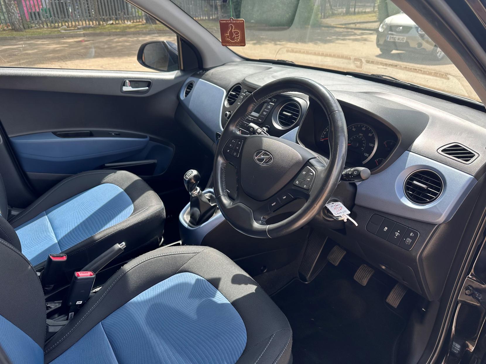 Hyundai i10 1.2 Premium Hatchback 5dr Petrol Manual Euro 5 (87 ps)