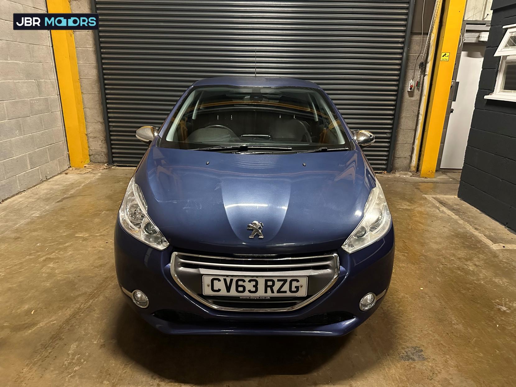 Peugeot 208 1.2 VTi Allure Hatchback 3dr Petrol Manual Euro 5 (82 ps)