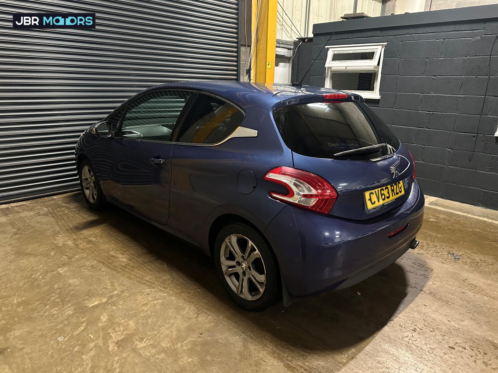 Peugeot 208 1.2 VTi Allure Hatchback 3dr Petrol Manual Euro 5 (82 ps)